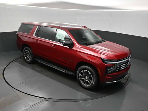 New 2026 Chevrolet Suburban LT w/ Comfort Package image 10