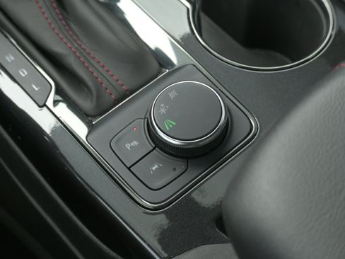 Used 2024 Chevrolet Blazer RS FWD image 28
