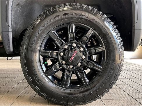 Used 2025 GMC Sierra 2500 AT4 w/ AT4 Premium Plus Package AWD/4WD image 31