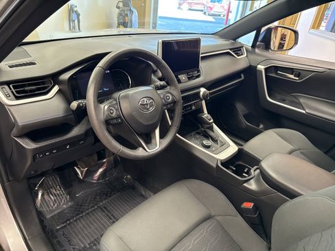 Used 2024 Toyota RAV4 SE w/ Convenience Package image 28
