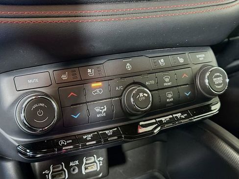 Used 2024 Dodge Durango GT image 18