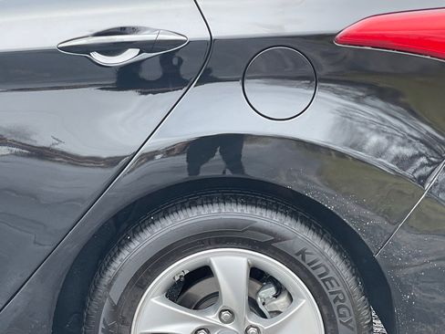 Used 2012 Hyundai Elantra GLS image 11