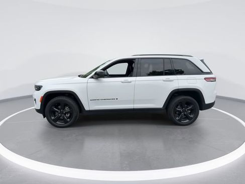 Used 2023 Jeep Grand Cherokee Altitude AWD/4WD image 5