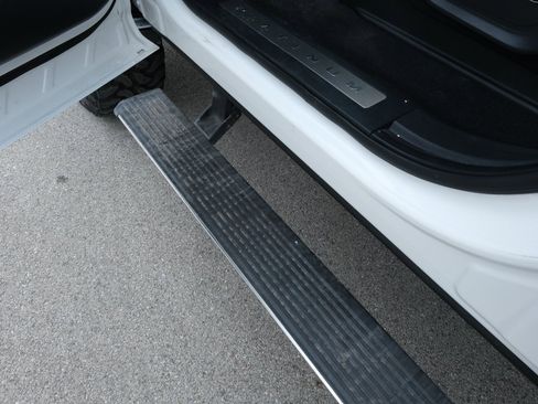 Used 2022 Ford F250 Platinum w/ FX4 Off-Road Package image 7