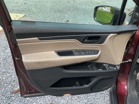 Used 2019 Honda Odyssey EX image 9