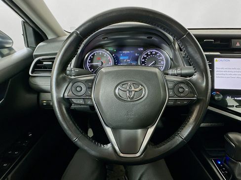 Used 2019 Toyota Camry XLE image 11