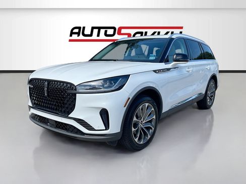 Used 2025 Lincoln Aviator Reserve w/ Illumination Package AWD/4WD image 3