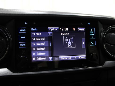 Used 2019 Toyota Tacoma TRD Off-Road image 16