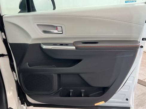 Used 2023 Toyota Sienna XSE w/ XSE Plus Package FWD image 23