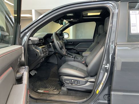Used 2025 Toyota Tacoma TRD Pro image 16