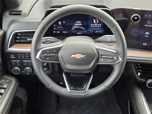 Used 2025 Chevrolet Suburban High Country image 22