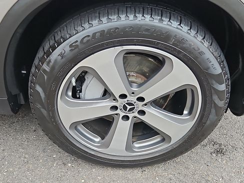 Used 2022 Mercedes-Benz GLC 300 4MATIC image 8