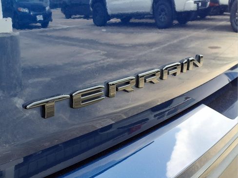 Used 2022 GMC Terrain SLT w/ Elevation Edition image 10