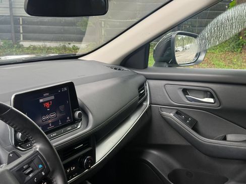 Used 2025 Nissan Rogue SV FWD image 33
