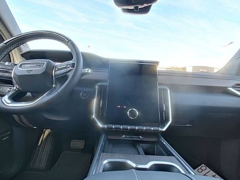 New 2026 GMC Acadia Denali w/ Super Cruise Package FWD image 31