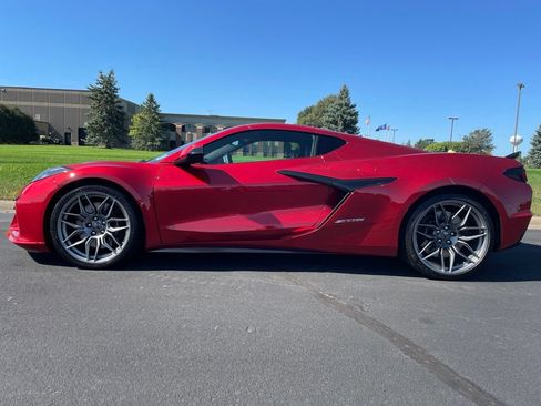 Used 2025 Chevrolet Corvette Z06 w/ Chrome Exterior Badge Package RWD image 2