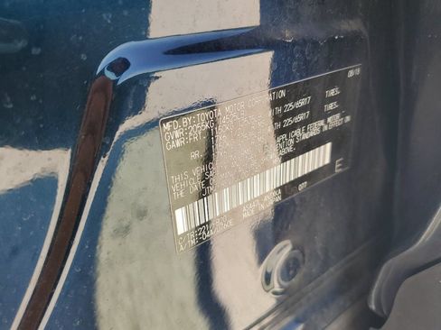 Used 2018 Toyota RAV4 LE FWD image 26