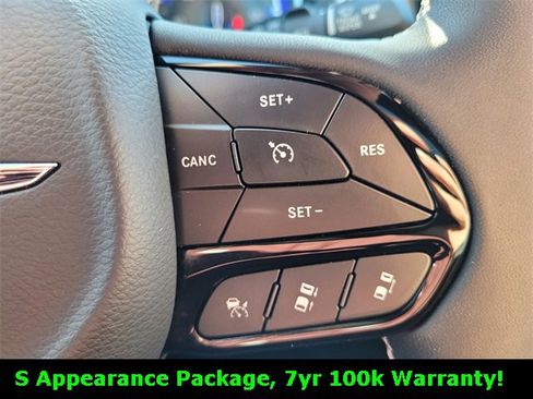 Used 2023 Chrysler Pacifica Touring-L w/ S Appearance Package image 28