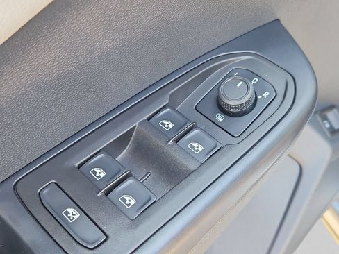 Used 2024 Volkswagen Taos SE AWD/4WD image 27