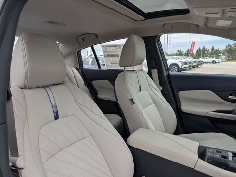 New 2026 Nissan Sentra SL w/ Floor Mat Package FWD image 35