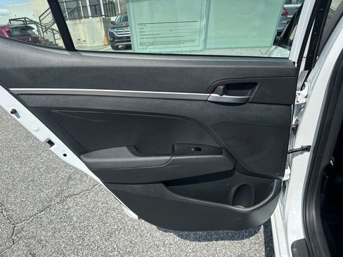 Used 2019 Hyundai Elantra SE w/ Cargo Package image 21