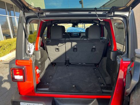 Used 2025 Jeep Wrangler Sport S image 30