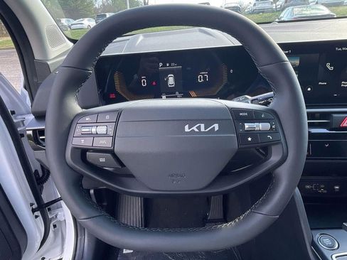 New 2026 Kia Sportage LX FWD image 11