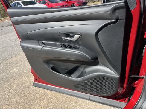 Used 2025 Hyundai Tucson SE image 15