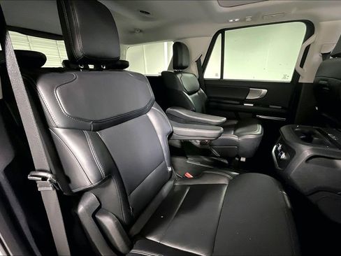 Used 2025 Ford Expedition Platinum AWD/4WD image 33