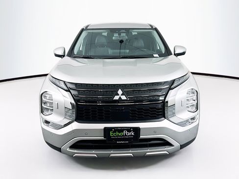 Used 2024 Mitsubishi Outlander SE image 2