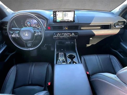 Used 2025 Honda Pilot Black Edition image 12