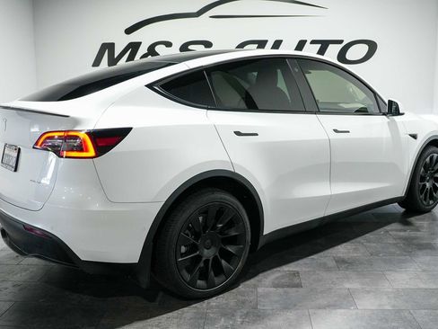 Used 2021 Tesla Model Y Long Range AWD/4WD image 5