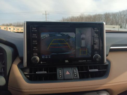 Used 2019 Toyota RAV4 Limited image 32