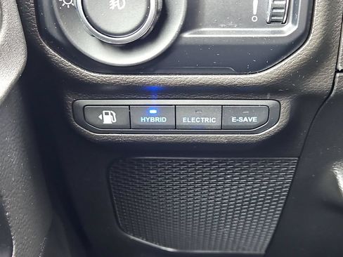 Used 2023 Jeep Wrangler Unlimited Sahara w/ Cold Weather Group AWD/4WD image 18