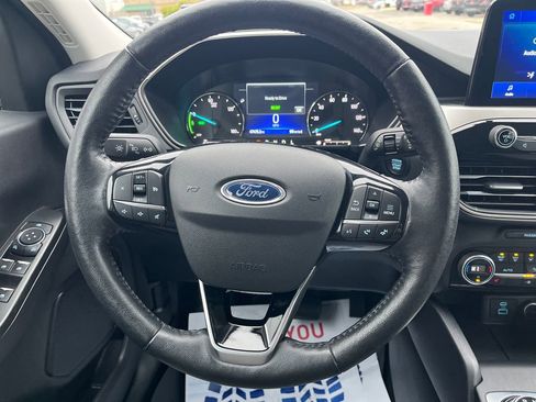 Used 2021 Ford Escape SE w/ SE Sport Appearance Package image 16