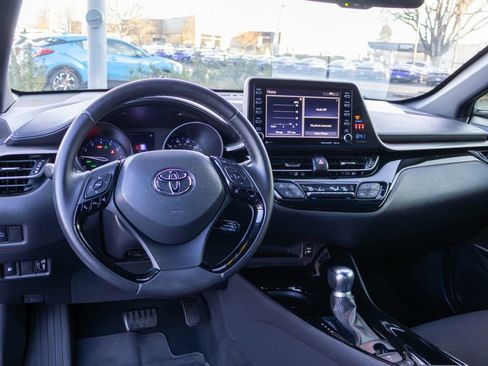 Used 2019 Toyota C-HR XLE image 16