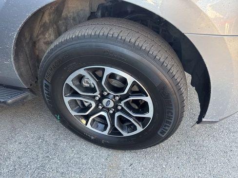 Certified 2024 Ford Expedition Max XLT image 4