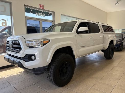 Used 2019 Toyota Tacoma SR5 RWD image 3