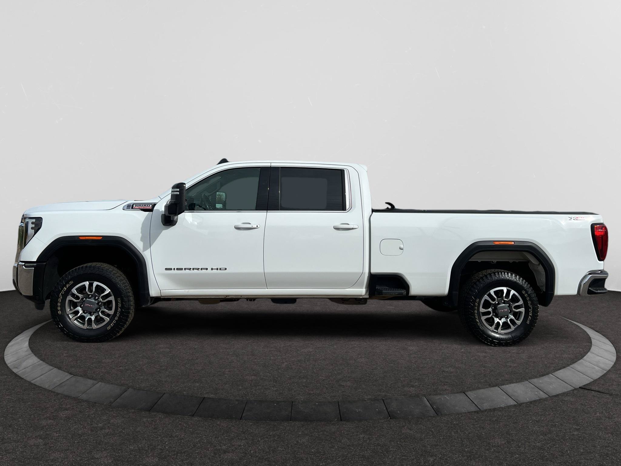 Used 2024 GMC Sierra 2500 SLE w/ SLE Value Package; AWD/4WD image 1