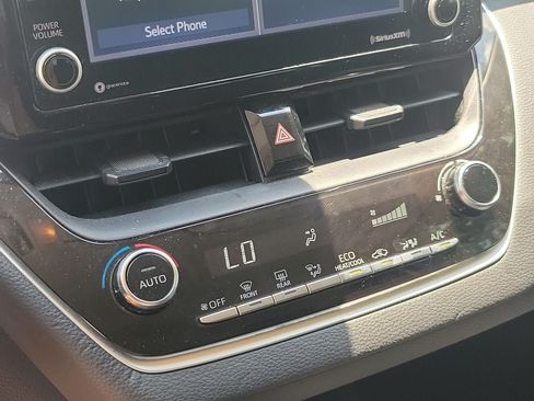 Used 2022 Toyota Corolla LE FWD image 26