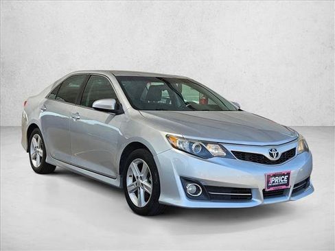 Used 2014 Toyota Camry SE FWD image 3