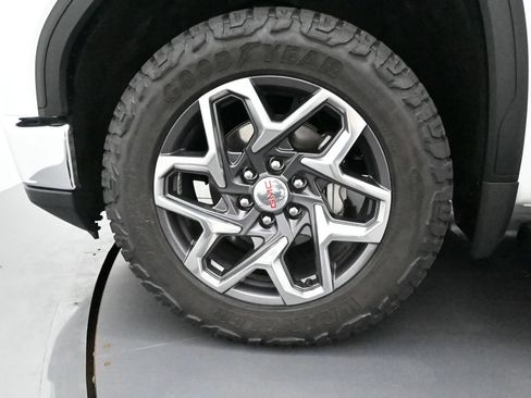 Used 2025 GMC Sierra 1500 SLT w/ SLT Premium Plus Package AWD/4WD image 8