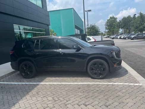 Used 2024 GMC Acadia Elevation w/ Black Edition FWD image 4