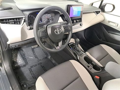 Used 2025 Toyota Corolla LE w/ Convenience Package image 18