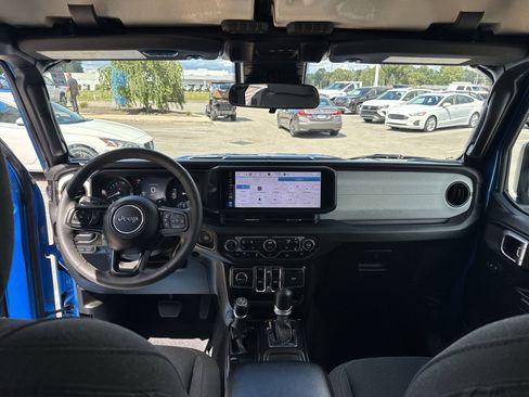 Used 2024 Jeep Wrangler Unlimited w/ Convenience Group image 19