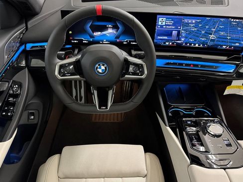 Used 2025 BMW i5 M60 w/ Executive Package image 26