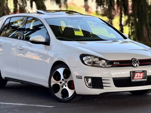 Used 2011 Volkswagen GTI Autobahn FWD image 2