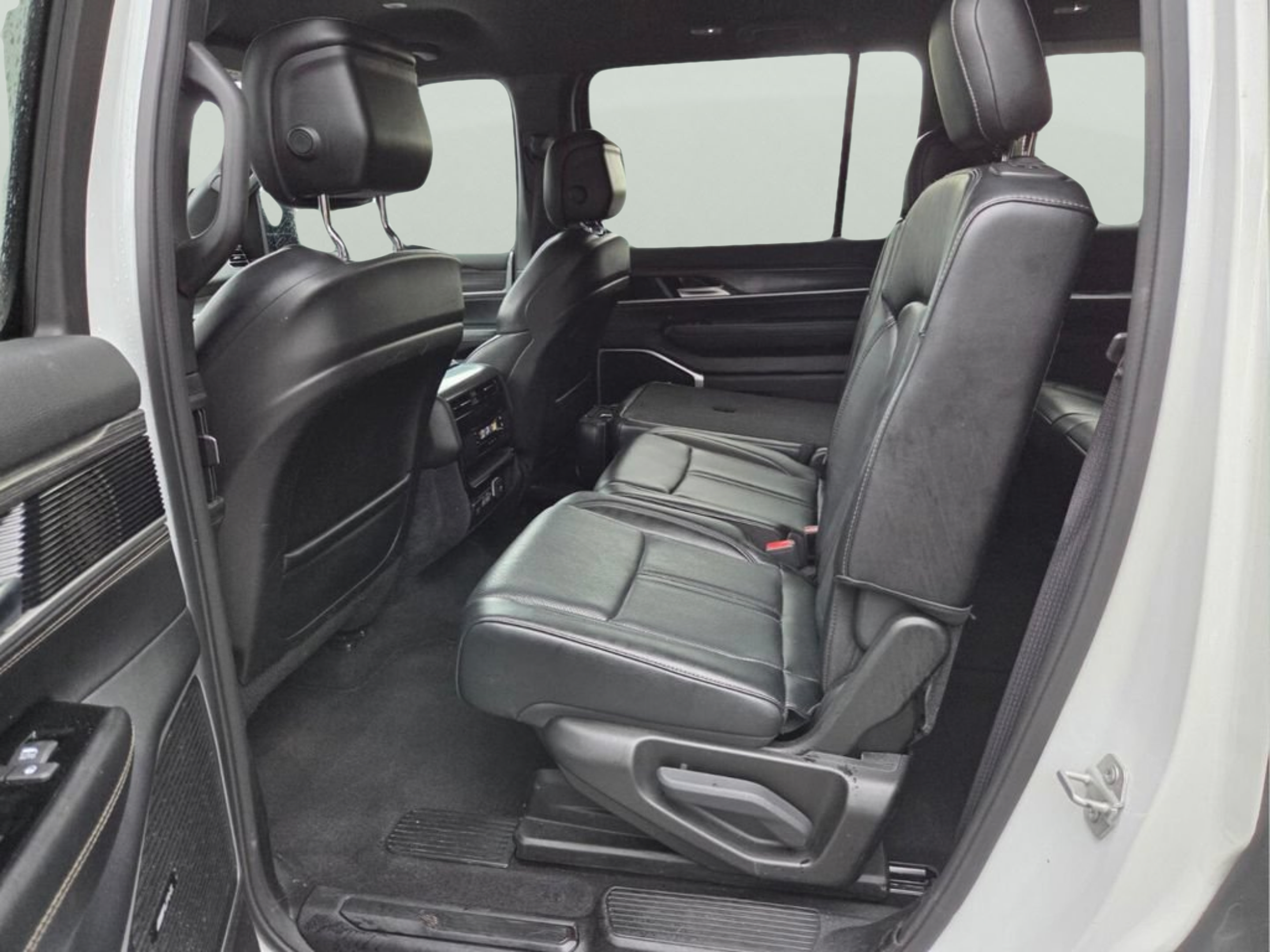 Used 2024 Jeep Wagoneer Series II w/ Flexible Seating Group AWD/4WD image 10
