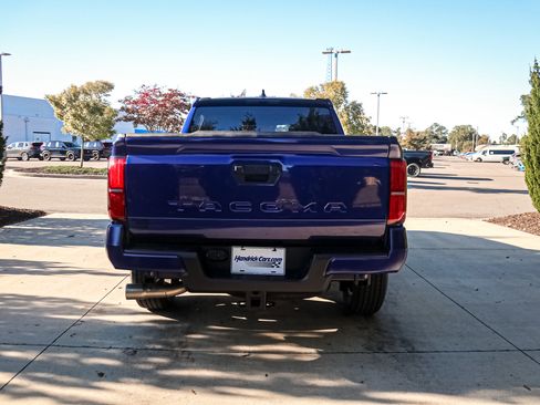 Used 2025 Toyota Tacoma SR5 image 9