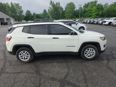 Used 2018 Jeep Compass Sport FWD image 2